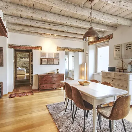 Apartamento Ca Sbrisiga In By Halldis Moltrasio