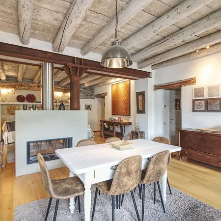 Ca Sbrisiga In By Halldis Apartamento Moltrasio